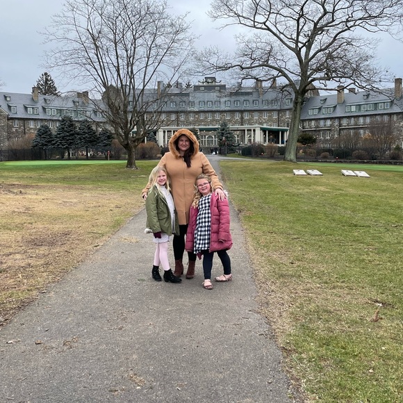 Hi, I'm Elizabeth! - Picture 2 of 5